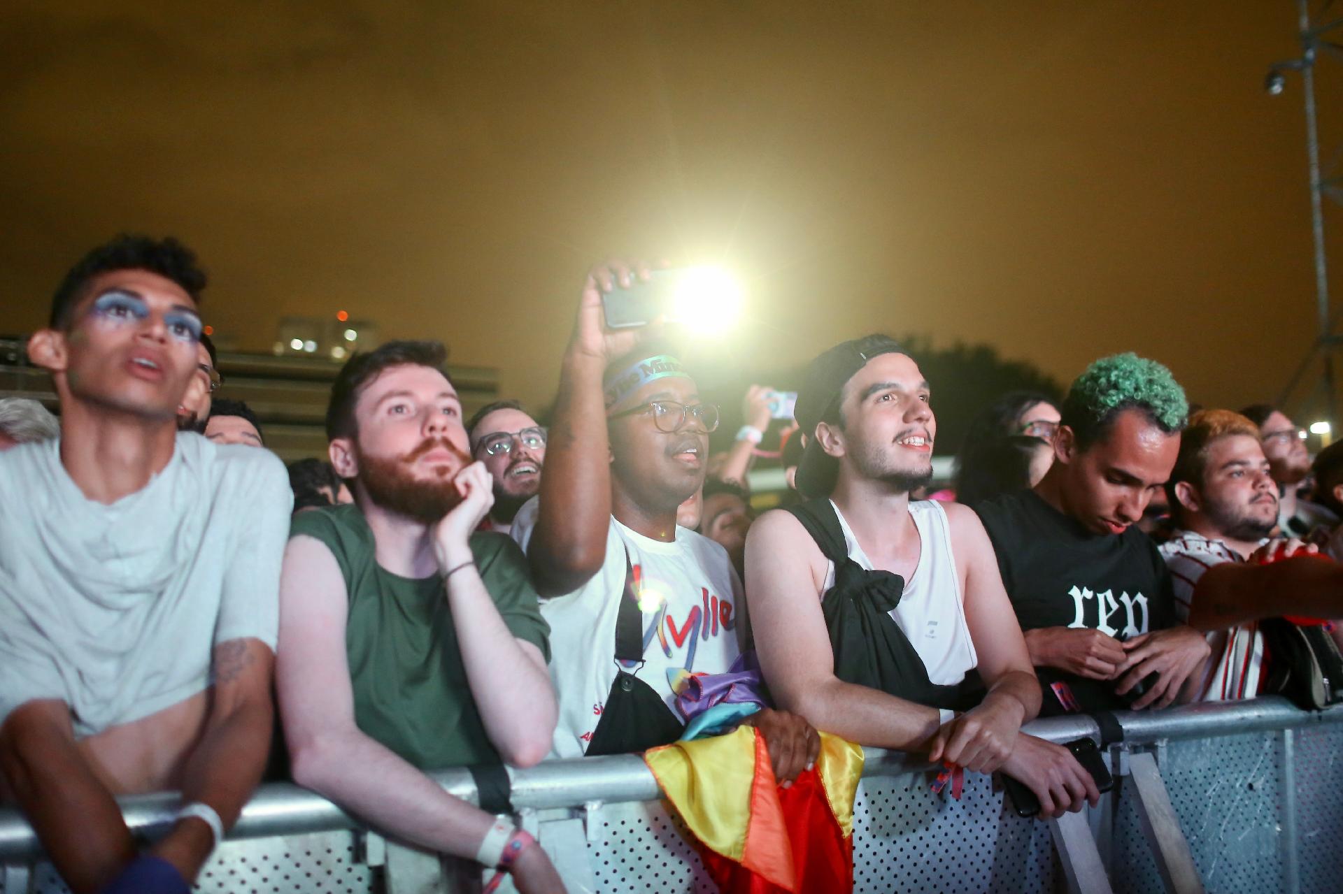 Audience follows Kylie Minogue's concert at the GRLS festival!, in São Paulo - Iwi Onodera/UOL